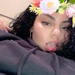 Meet your Posher, Latia